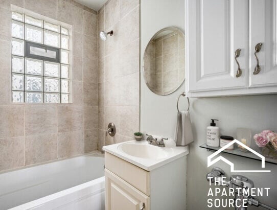 Building Photo - 544 W Surf St