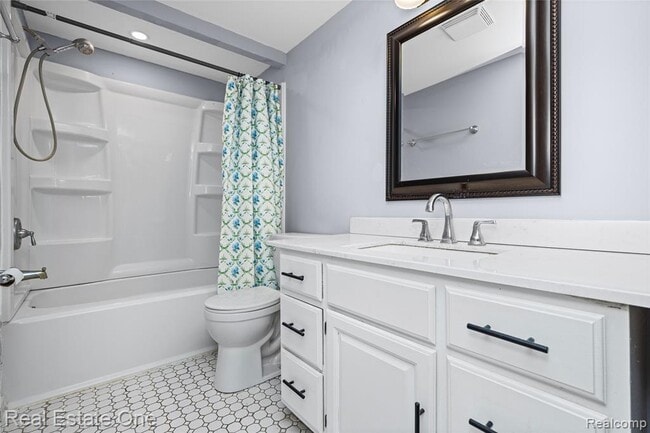 Building Photo - 348 Decca Dr