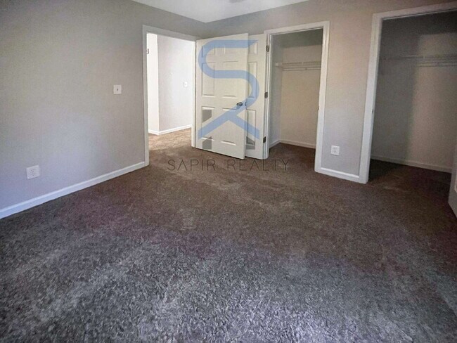 Building Photo - Move in before November 15th and choose yo...