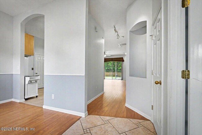 Building Photo - 711 Sid Dr