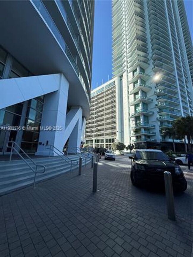 Building Photo - 888 Biscayne Blvd