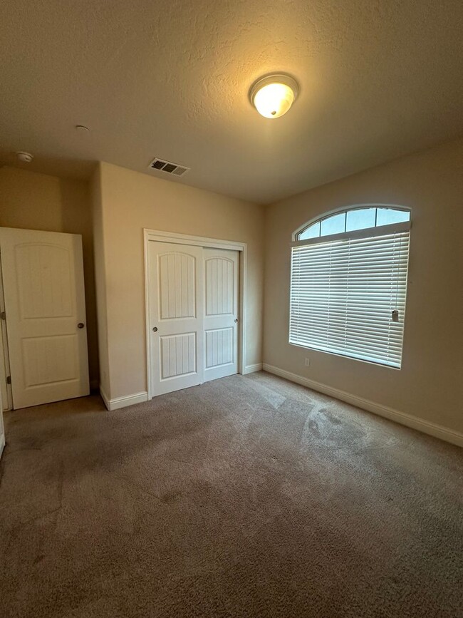Building Photo - Must see this immaculate home!!!