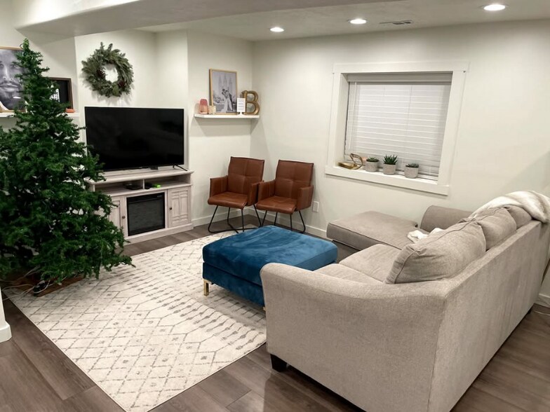 Building Photo - 1221 N 100 E