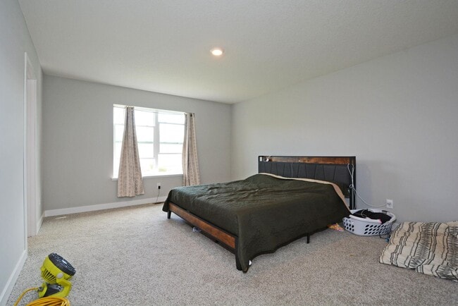Building Photo - Beautiful 4-Bedroom Home with Modern Finishes & 2 Car Garage!