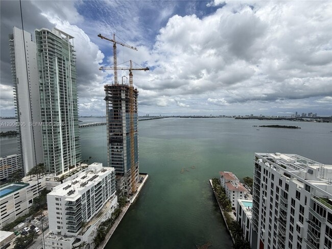 Building Photo - 460 NE 28th St