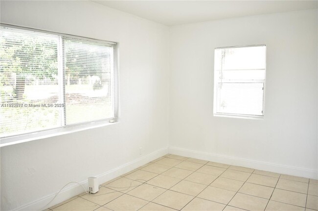 Building Photo - 1002 Palm Beach Lakes Blvd