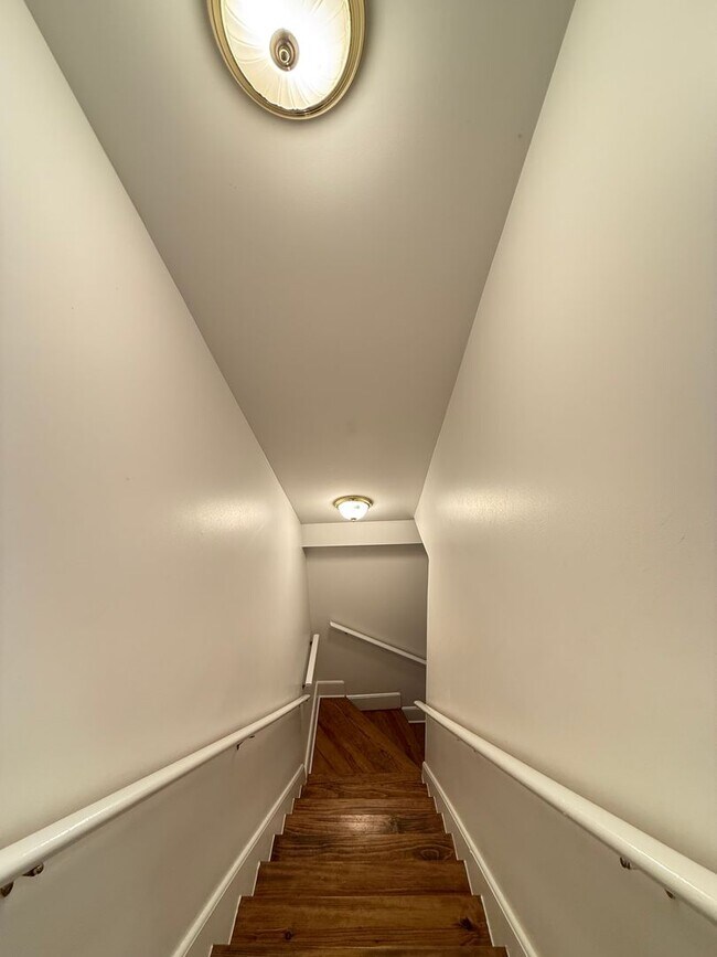 Building Photo - This beautiful brick home is located in Villa Rica and includes 6 bedrooms and 4.5 bath!