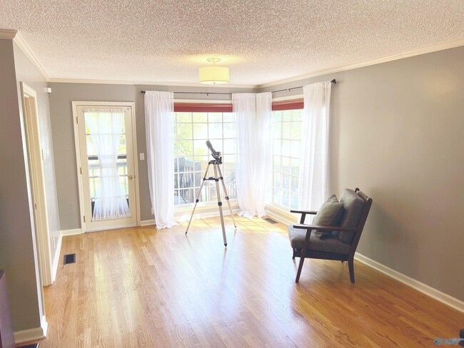 Building Photo - 204 Roy Dr