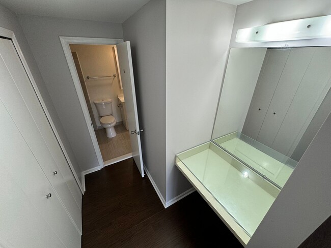 Building Photo - Stunning 2 Bed 2.5 Bath Interior Townhome In Newgate Community