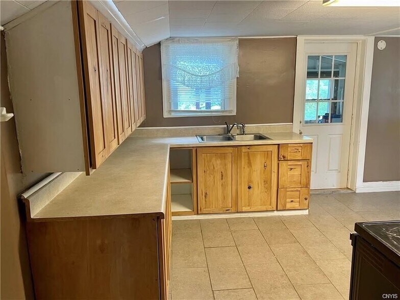 Building Photo - 820 Mill St