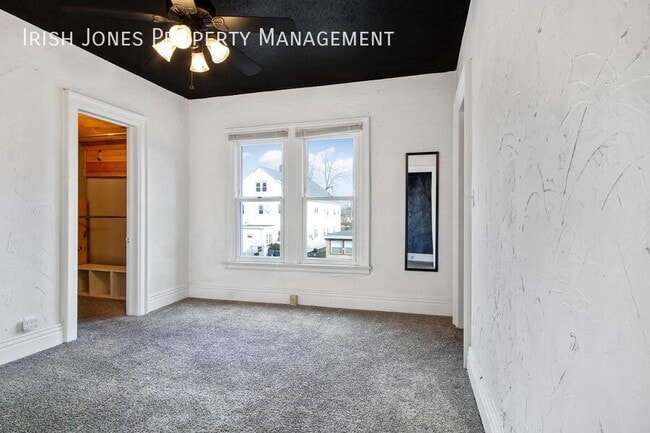 Building Photo - 2829 South Park Ave