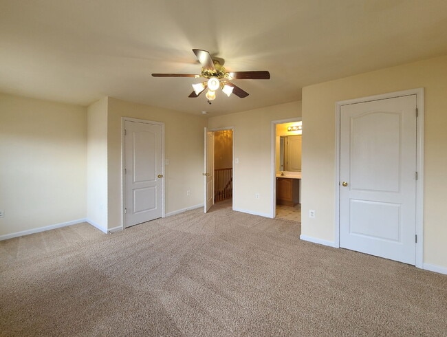 Building Photo - 3-Level Townhome with Two Primary Suites