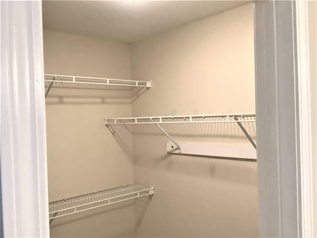 Building Photo - 1208 Williamsburg Dr