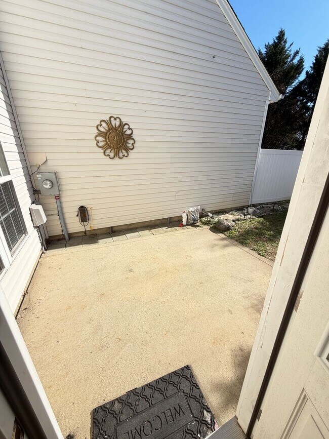 Building Photo - Charming 3BR Townhome in Sought-After Harrisburg Town Center