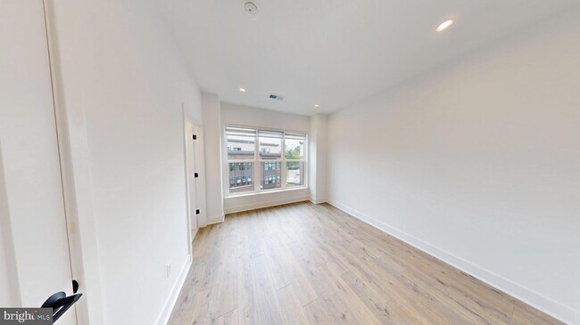Building Photo - 5617 Vermillion Cir
