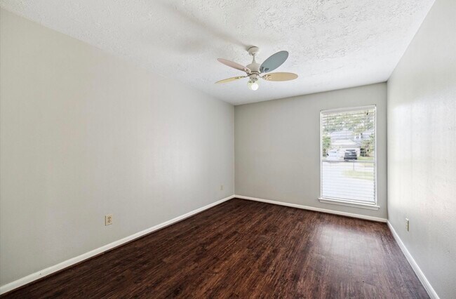 Building Photo - 25903 Long Hill Ln