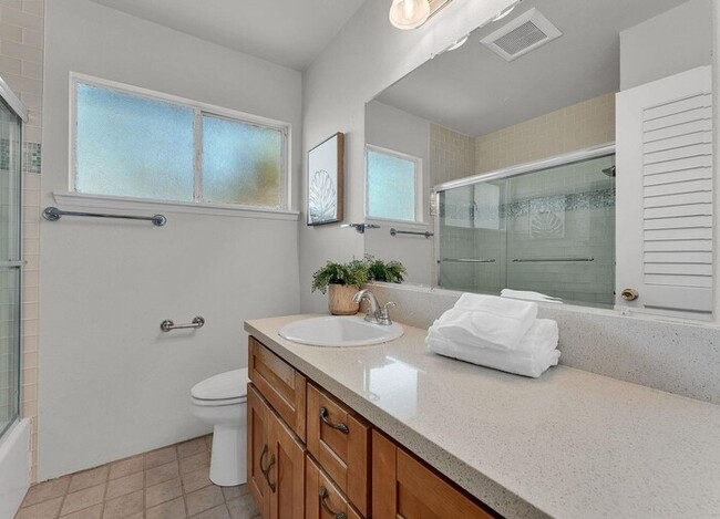 Building Photo - Sun-Filled Single-Story Home with Private Yard in Prime Walnut Creek Location