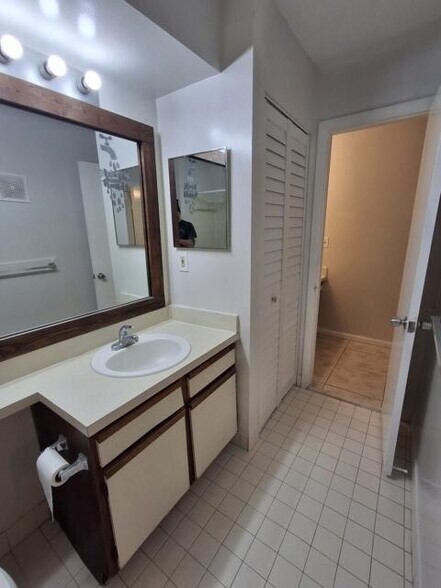 Building Photo - 741 Lyons Rd