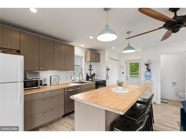 Building Photo - 28584 Lakewood Dr NW