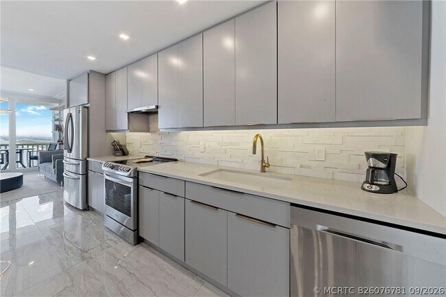 Building Photo - 2200 S Ocean Ln