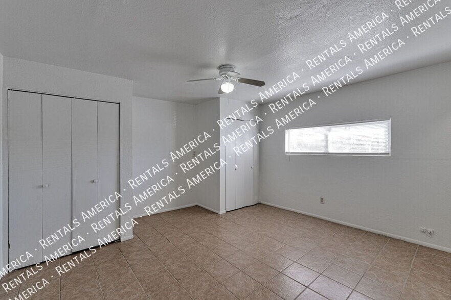 Building Photo - 2810 W Carnauba St