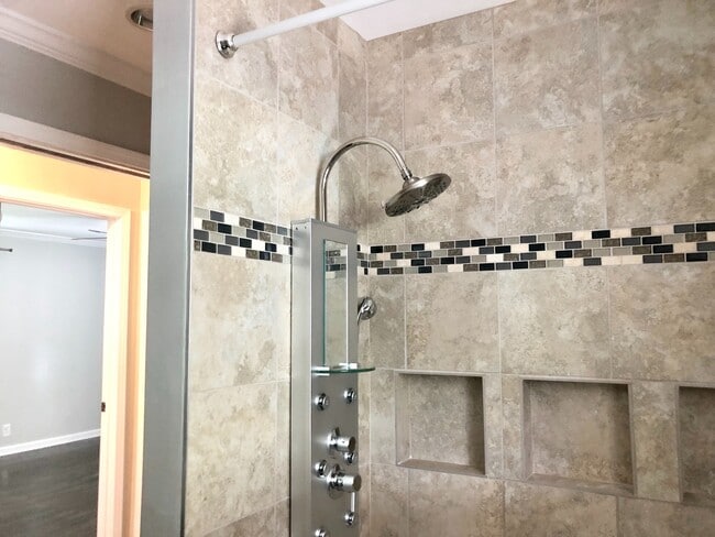 Building Photo - Cleveland Park Renovation!  Walking Distance to Everything! Jetted Shower - Fully Fenced - Garage...
