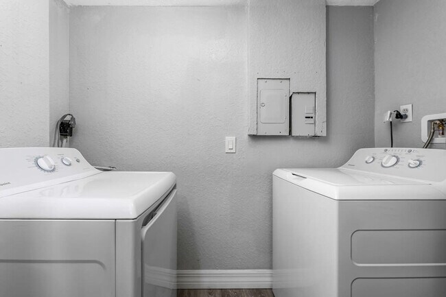 Building Photo - 6660 Date Palm Ave S