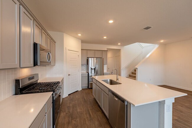 Building Photo - Modern 4 bedroom, 3 bathroom home in Canta...