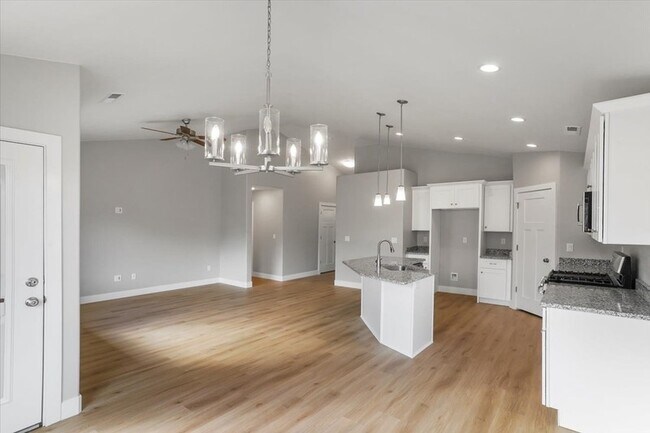 Building Photo - 2261 S Tonaquint Dr