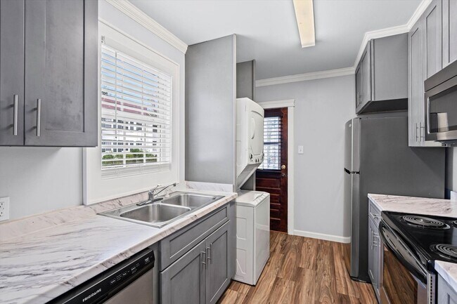 Building Photo - SUMMERVILLE CONDO