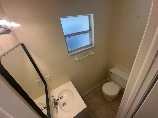 Building Photo - 1820 Bonneville Dr
