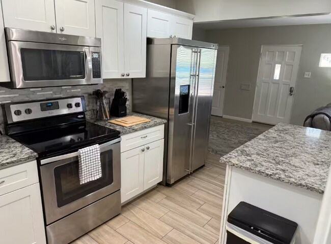 Building Photo - Spacious 2 Bed / 2 Bath Main-Floor Home in Phoenix, AZ