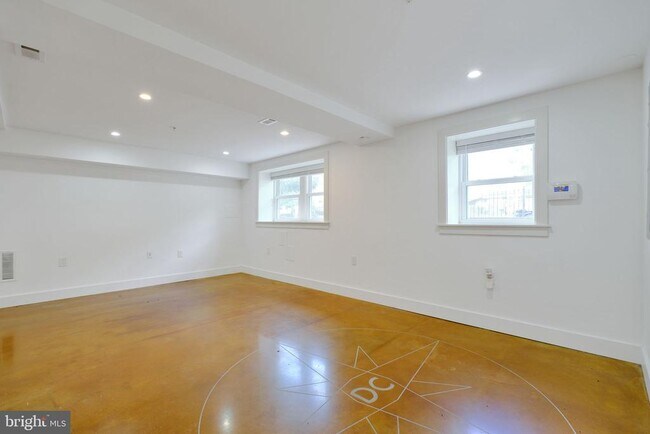 Building Photo - 1239 Simms Pl NE