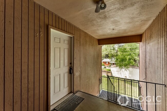 Building Photo - 240 E 400 N