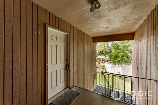 Building Photo - Great Condo in Prime Location!