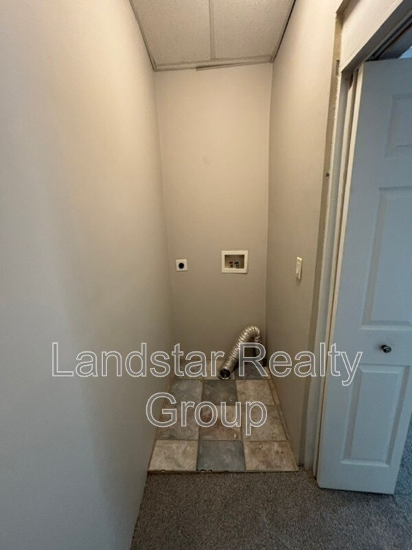 Building Photo - 2127 Grinstead Dr