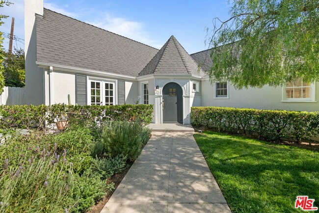 Primary Photo - 234 N Ridgewood Pl