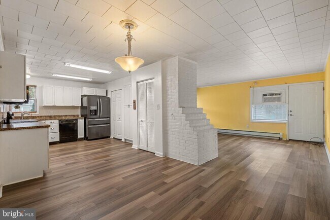 Building Photo - 47 Glenwood Ln