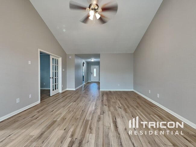 Building Photo - 2111 Juniper Dr