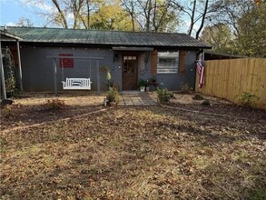 Building Photo - 1017 Cassville Rd SE