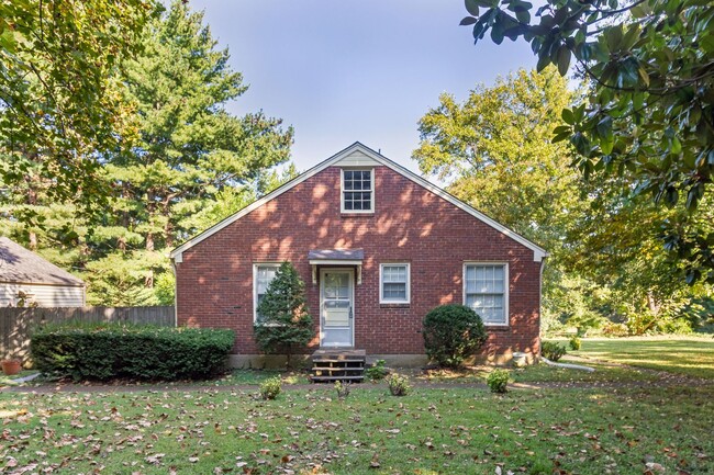 Building Photo - Cozy 3BD/2BA in the heart of Green Hills/L...