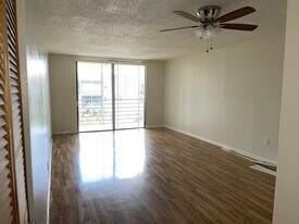 Building Photo - 1820 N Lauderdale Ave