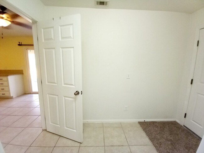 Building Photo - Spacious 3 bedroom, 2 bath with bonus room in Indian Cove