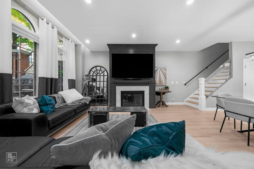 Building Photo - 355 W Superior St