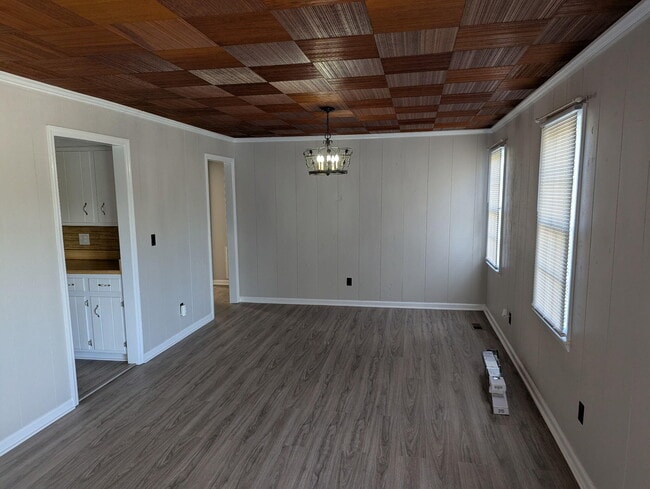 Building Photo - 1032 Bedford Dr