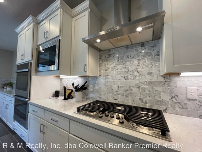 Building Photo - 12483 Point Sierra St