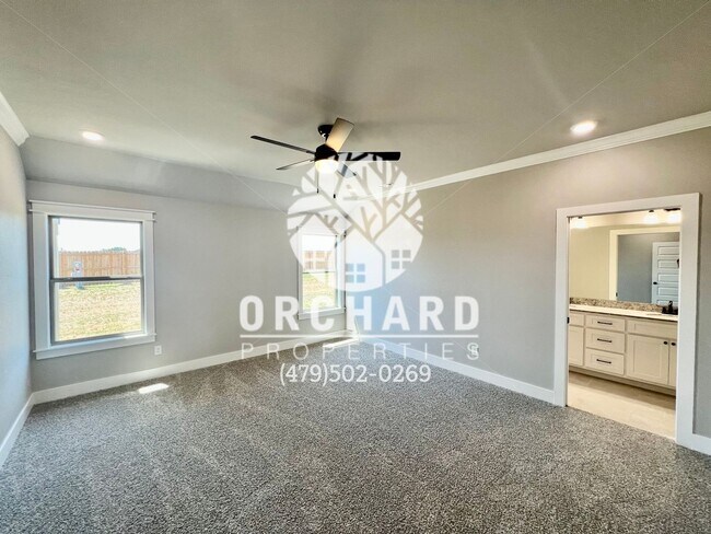 Building Photo - Single Family Home - Open-Concept Cedarwoo...