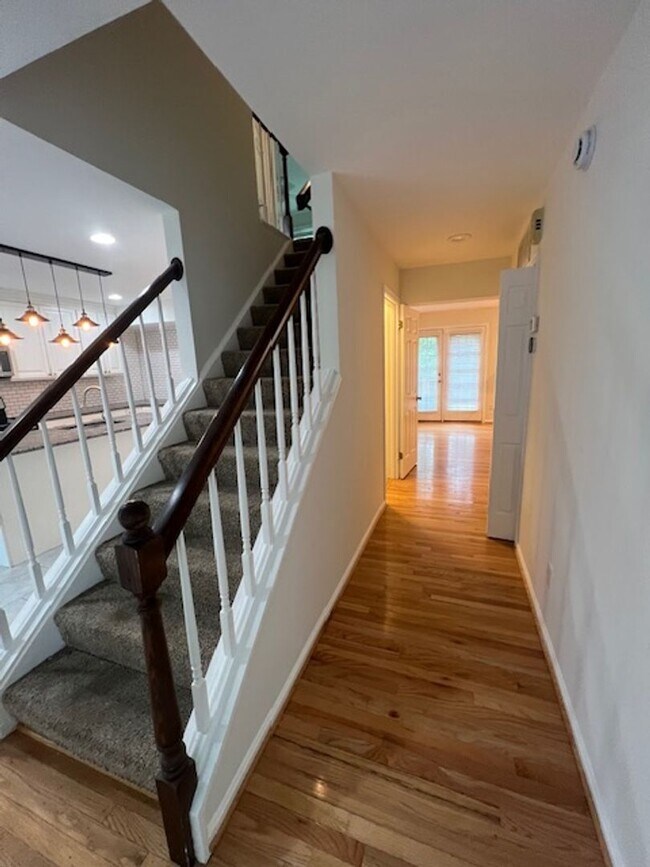 Building Photo - CHARMING TOWNHOME LOCATED IN HIGHLAND HALL...