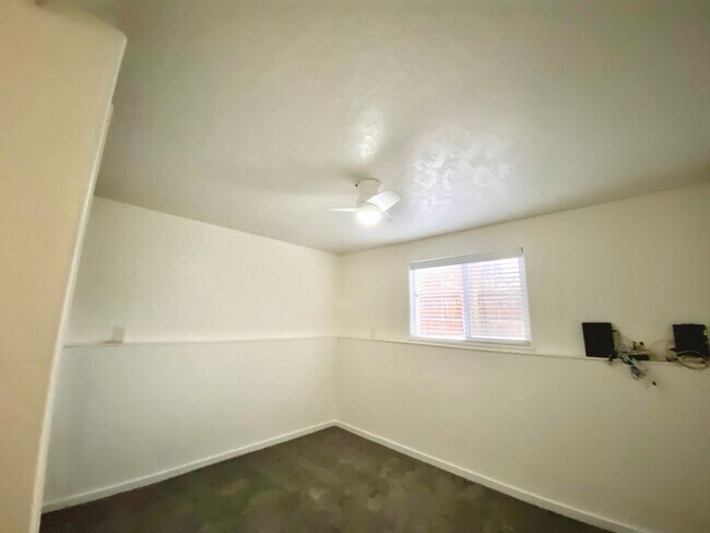 Building Photo - 4 Bedroom 2 Bath Home Boise North End
