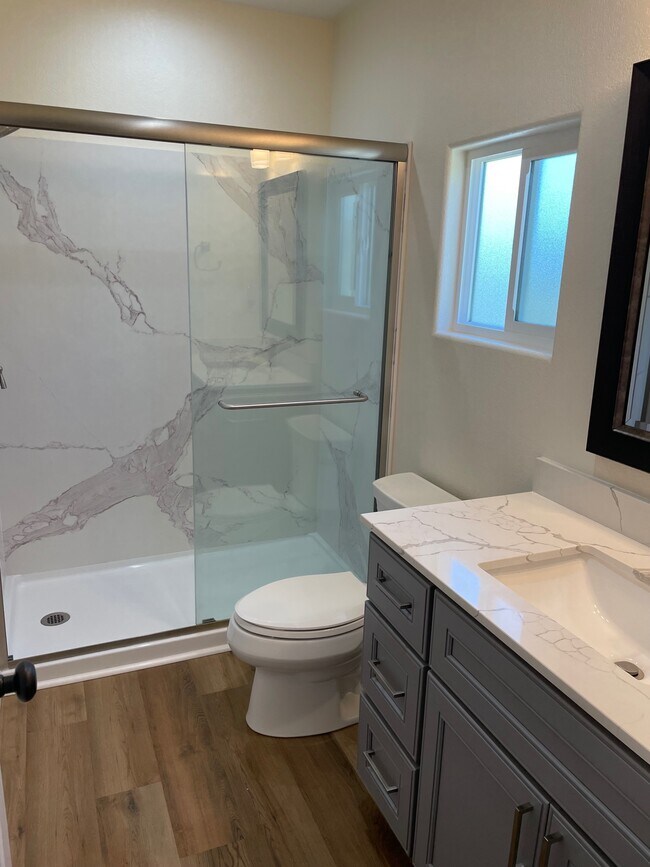 Building Photo - 350 Palm Ave